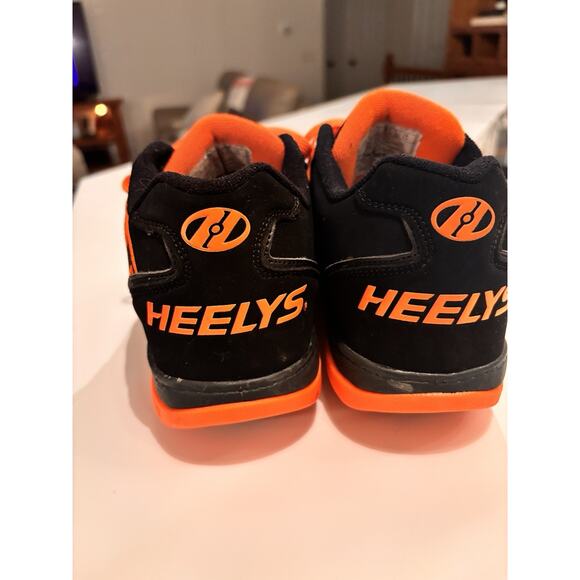 Heelys Skate Shoes Black & Neon Orange Size YTH 5 unisex With Wheels - Picture 8 of 9